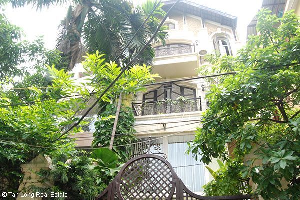 Cho thuê nhà đẹp đường Đặng Thai Mai, quận Tây Hồ