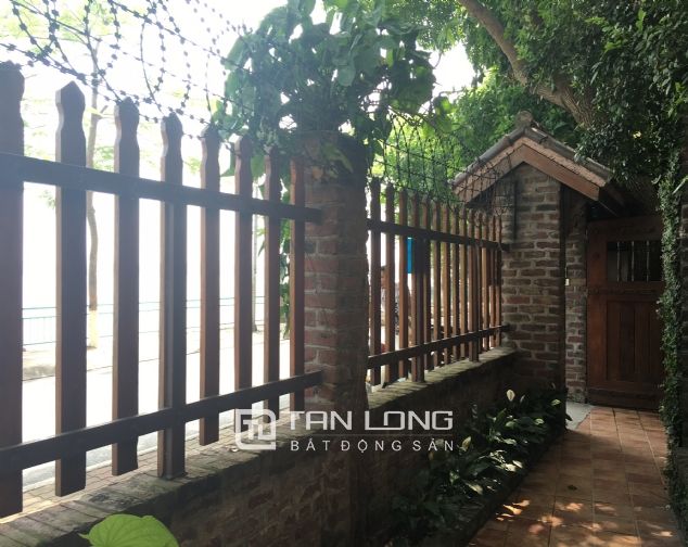 Cho thuê nhà mặt Hồ Thụy Khuê, có sân vườn rộng tại Phố Nguyễn Đình Thi, quận Tây Hồ