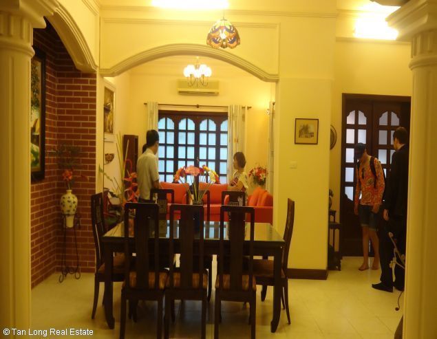 Cho thuê nhà mặt phố Nguyễn Khuyến, Đống Đa, Hà Nội.