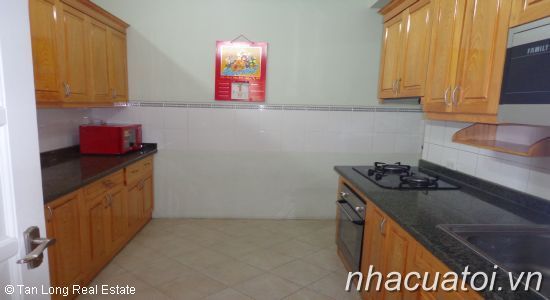 Cho thuê nhà ở đường Lạc Long Quân, quận Tây Hồ