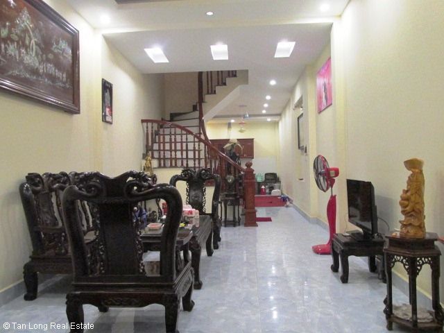 Cho thuê nhà ở đường Trung Kính diện tích 65m2x4 tầng, tầng 1 thông sàn, giá thuê 1000$/tháng