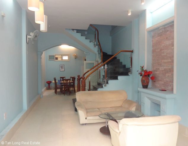Cho thuê nhà riêng 5 phòng ngủ ngõ 1 đường Âu Cơ, quận Tây Hồ
