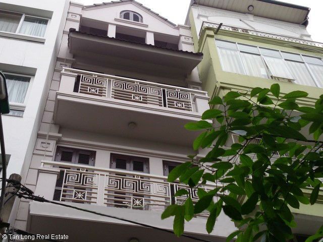 Cho thuê nhà rộng và đẹp ở phố Lạc Chính quận Ba Đình