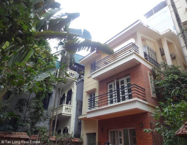 Cho thuê nhà 250 m2 sân vườn tại Xuân Diệu, quận Tây Hồ, Hà Nội