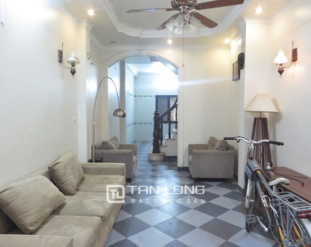 Cho thuê nhà trong ngõ 50m2 x 5 tầng ở Âu Cơ, quận Tây Hồ, giá 13 triệu/tháng