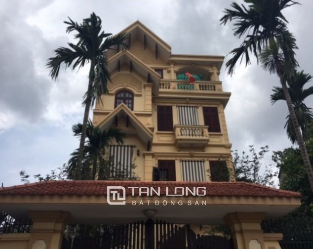 Cho thuê nhà 4.5 tầng trong ngõ phố An Dương Vương, quận Tây Hồ, diện tích 260m2