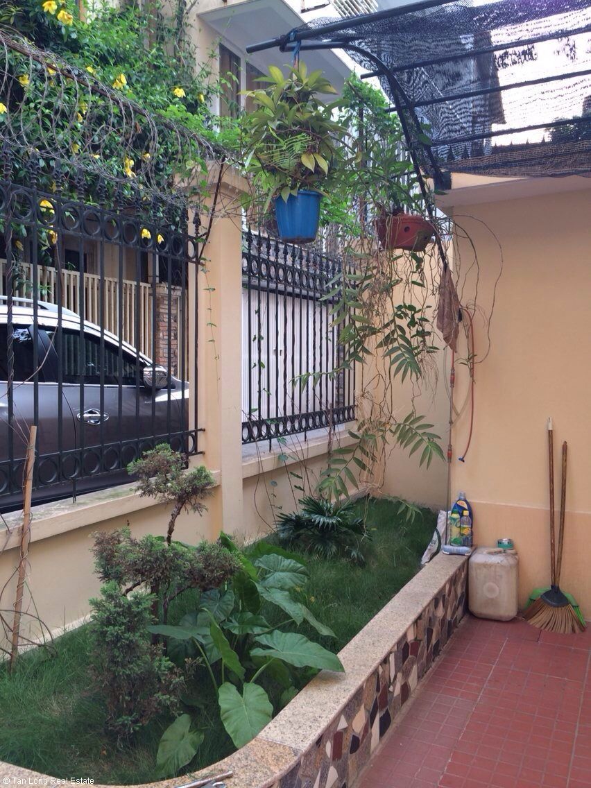 Cho thuê nhà trong ngõ tại Lạc Long Quân, quận Tây Hồ