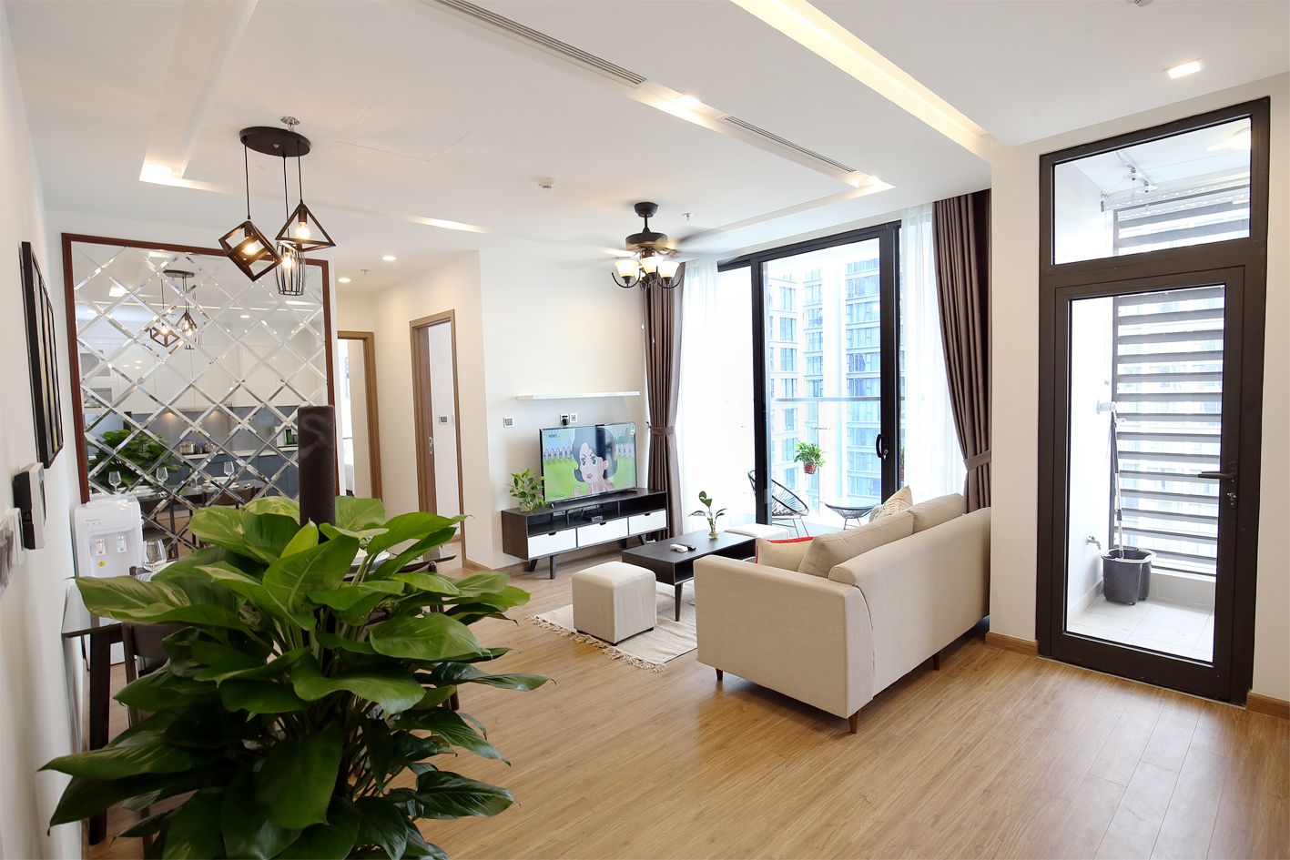 Chính chủ gửi bán căn hộ 3 phòng ngủ hướng Tây Bắc view hồ điều hòa Hinode Royal Park - DT: 150m2