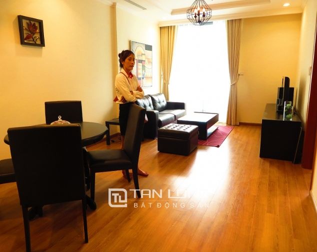 Chung cư 2 phòng ngủ, 87m2 tại Vinhomes Nguyễn Chí Thanh, quận Đống Đa cho thuê