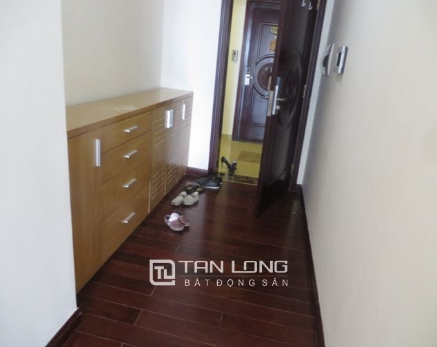 Chung cư 2 phòng  ngủ, 900$ tòa R1 Vinhomes Royal City cho thuê