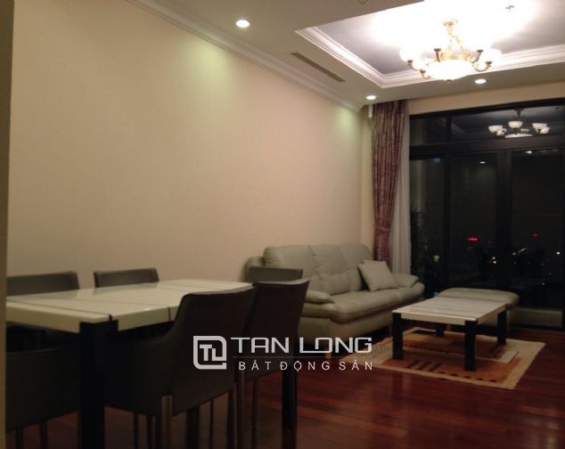 Chung cư 2 phòng ngủ đủ đồ, 90m2 cho thuê tại R2 Vinhomes Royal City, quận Thanh Xuân