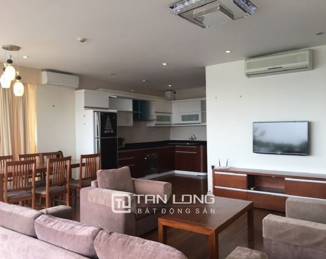 Có căn hộ 2 phòng ngủ, 135m2 tại Quảng An, quận Tây Hồ.
