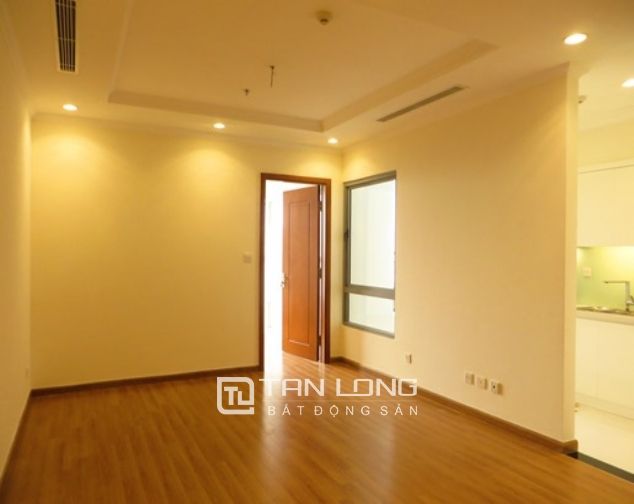 Có căn hộ cho thuê 53m2 tại Vinhomes Nguyễn Chí Thanh, quận Đống Đa.