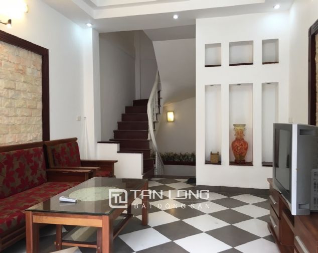 Có nhà 4 tầng cho thuê tại đường Âu Cơ, quận Tây Hồ.