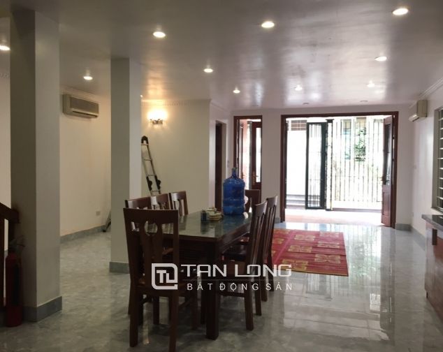 Có nhà cho thuê 100m2/ 4 tầng tại xóm chùa – Đặng Thai Mai, quận Tây Hồ.