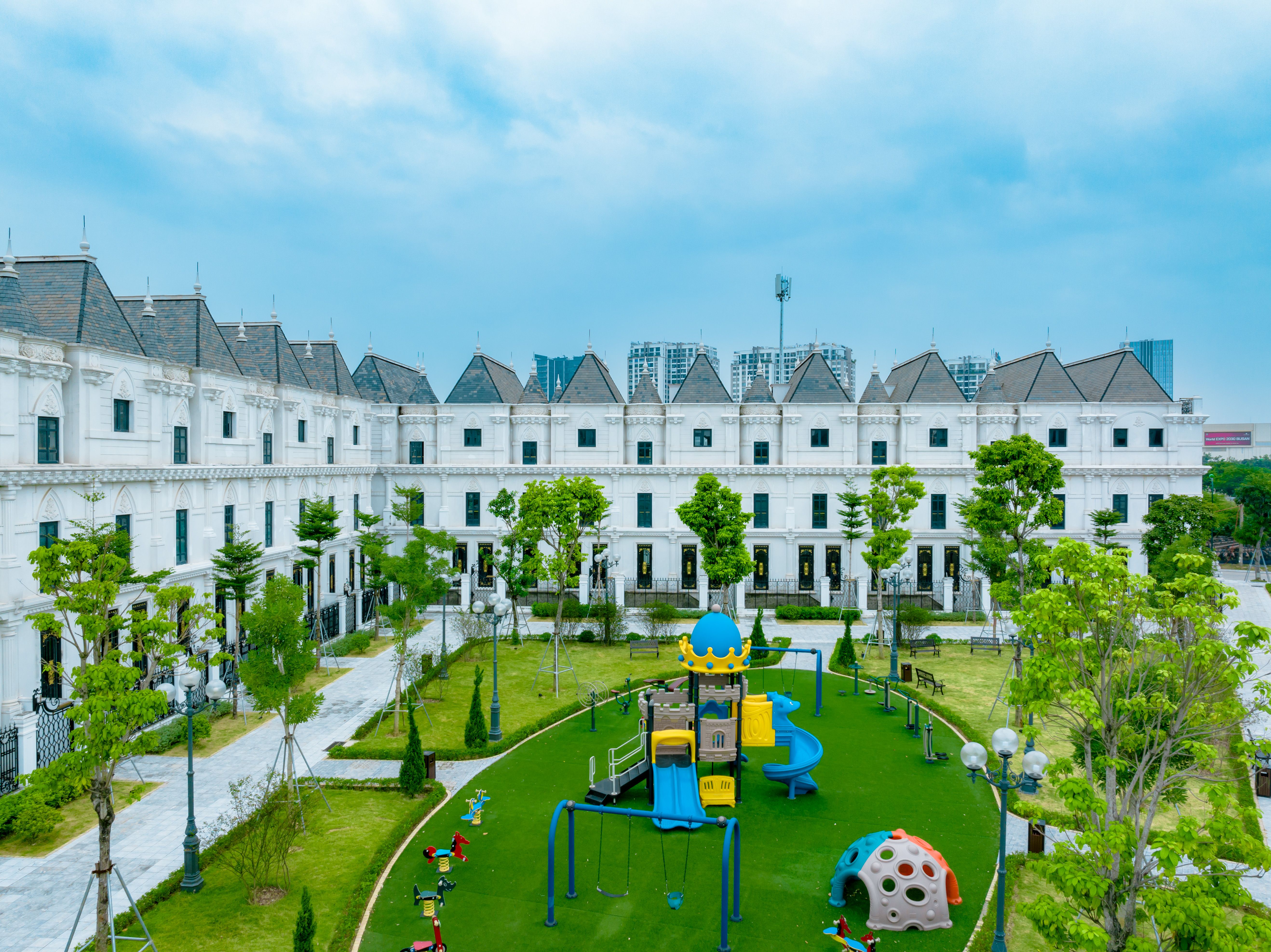 Cần thuê nhà biệt thự song lập giá tốt, hướng Bắc Kita Capital diện tích 270m2 x 3 tầng, đủ đồ mới