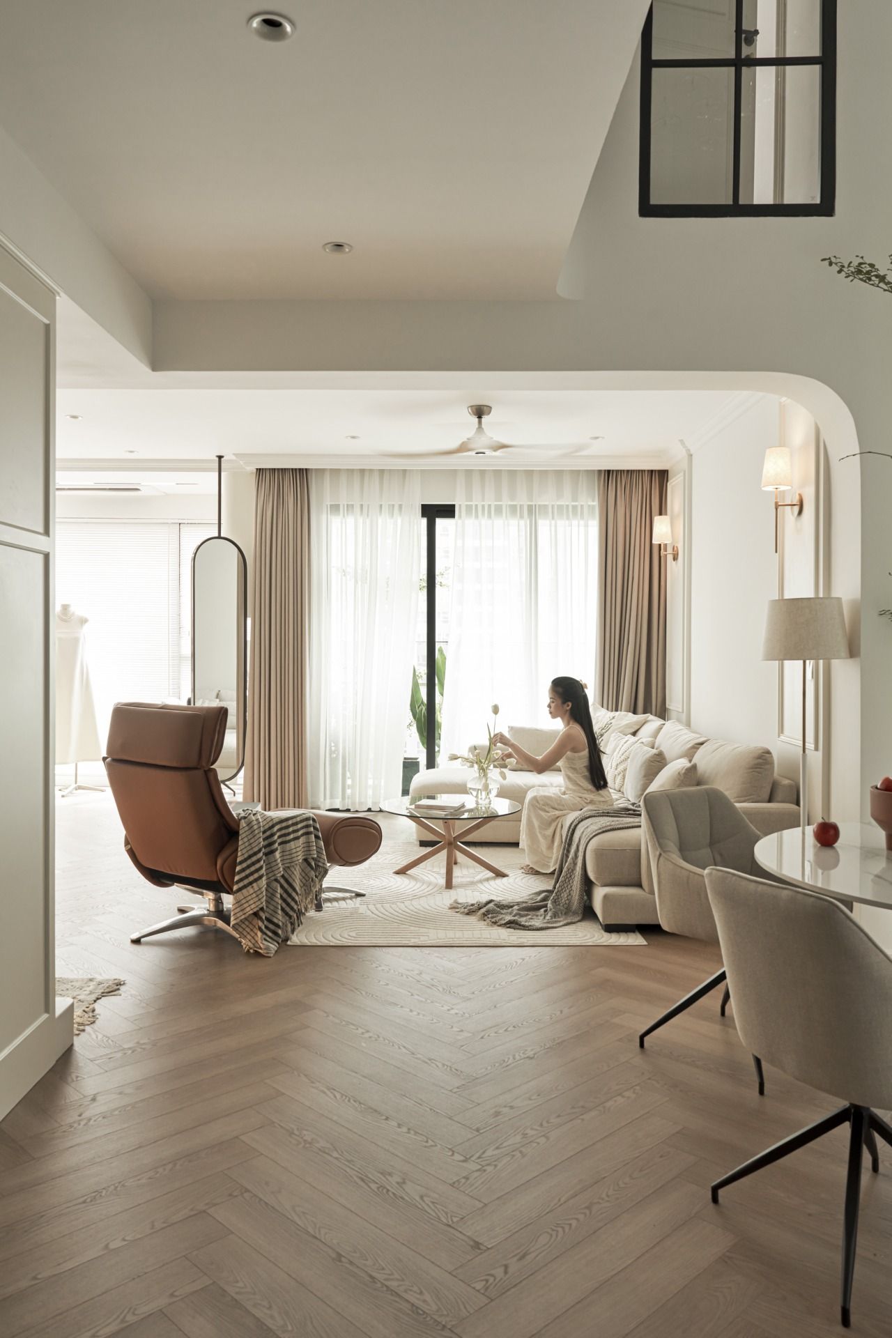 Bán Penthouse hướng Đông tầng cao Sun 58 Tây Hồ mặt kính LowE view Panorama nội thất cao cấp