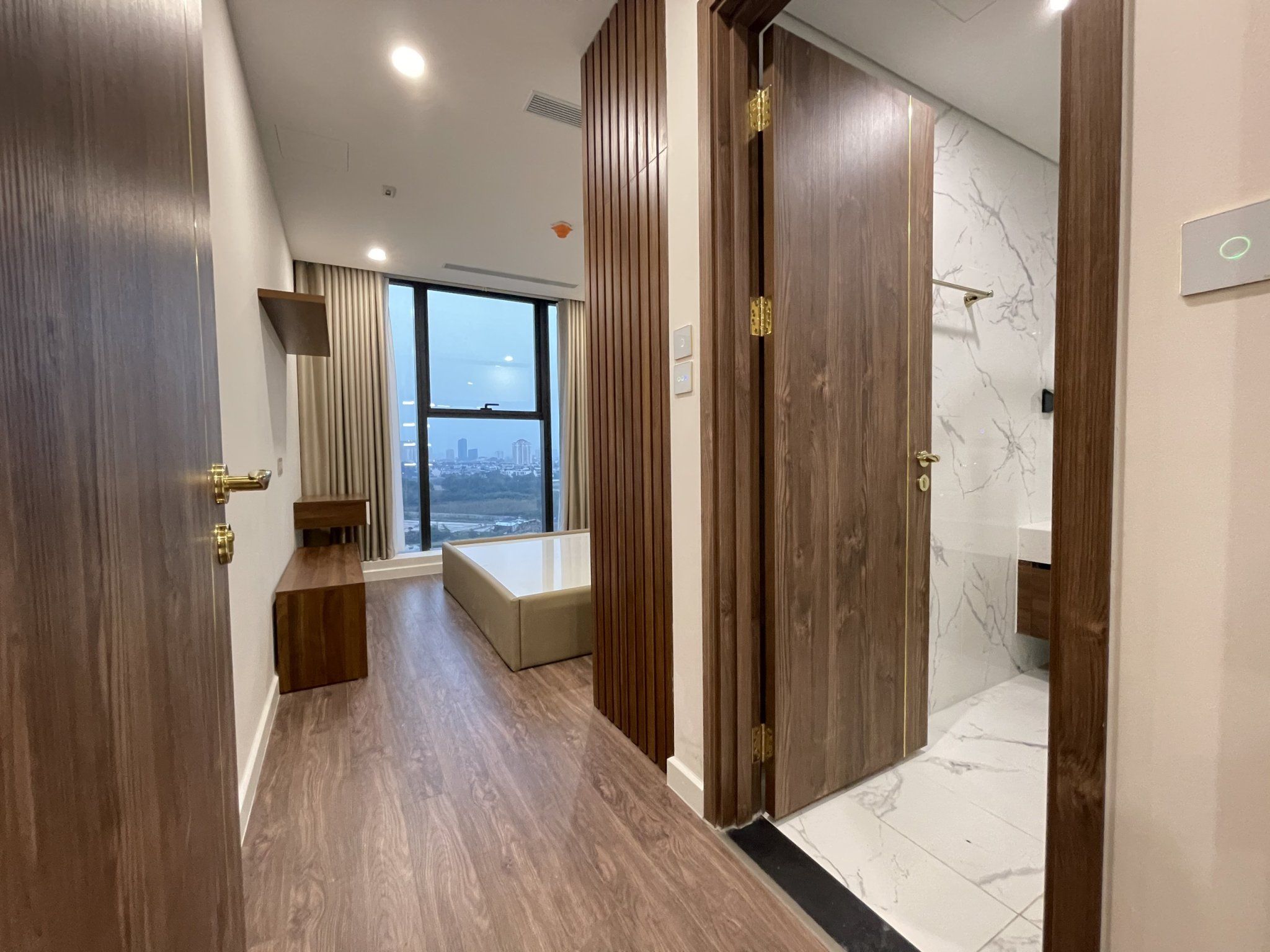 Cho thuê căn 3PN/106m2 đủ đồ đẹp, giá rẻ tòa S5 Sunshine City. LH 0989734734