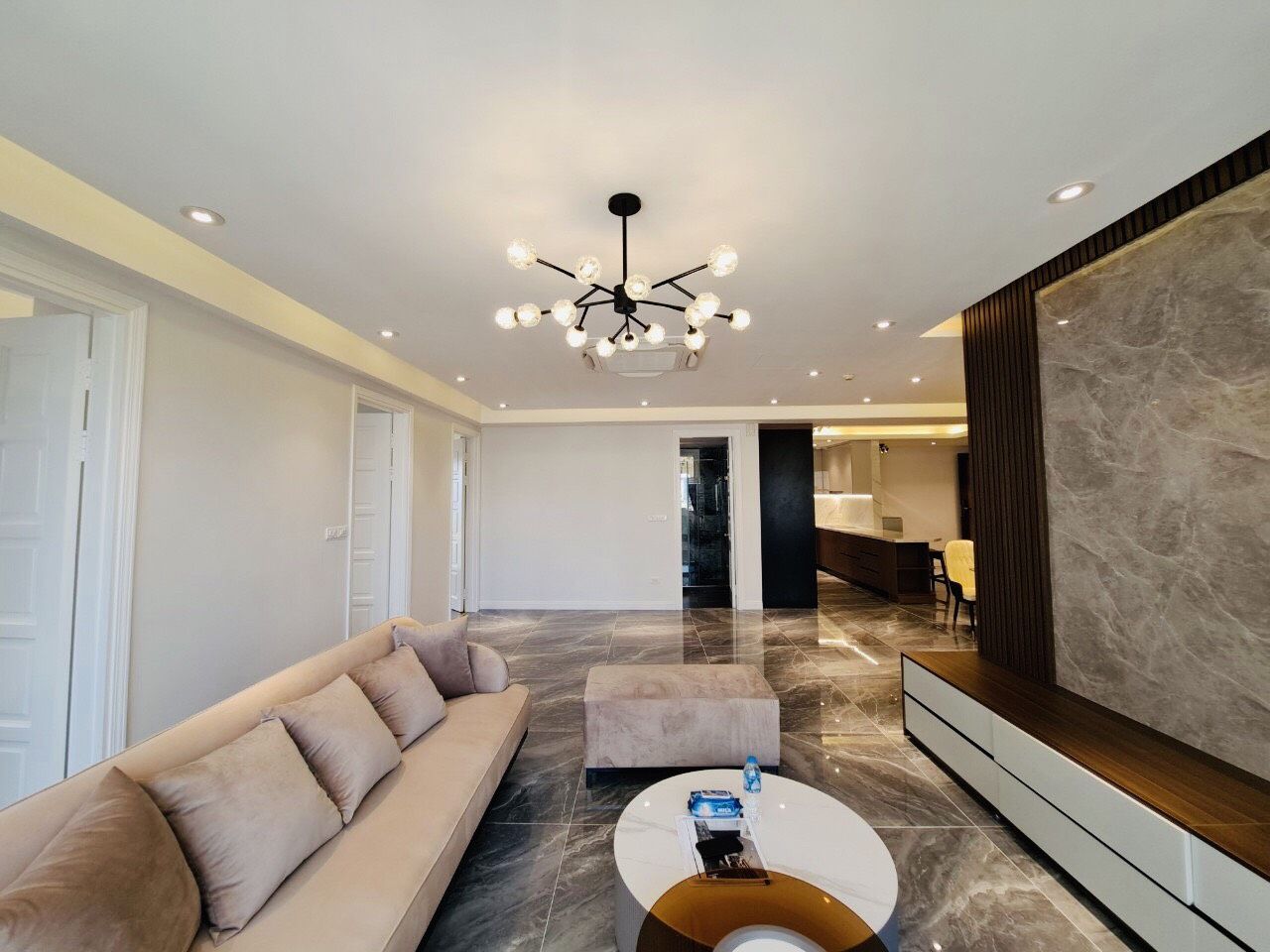 Cho thuê căn hộ 2PN Sunshine Wonder Tower, nội thất đầy đủ, view đẹp