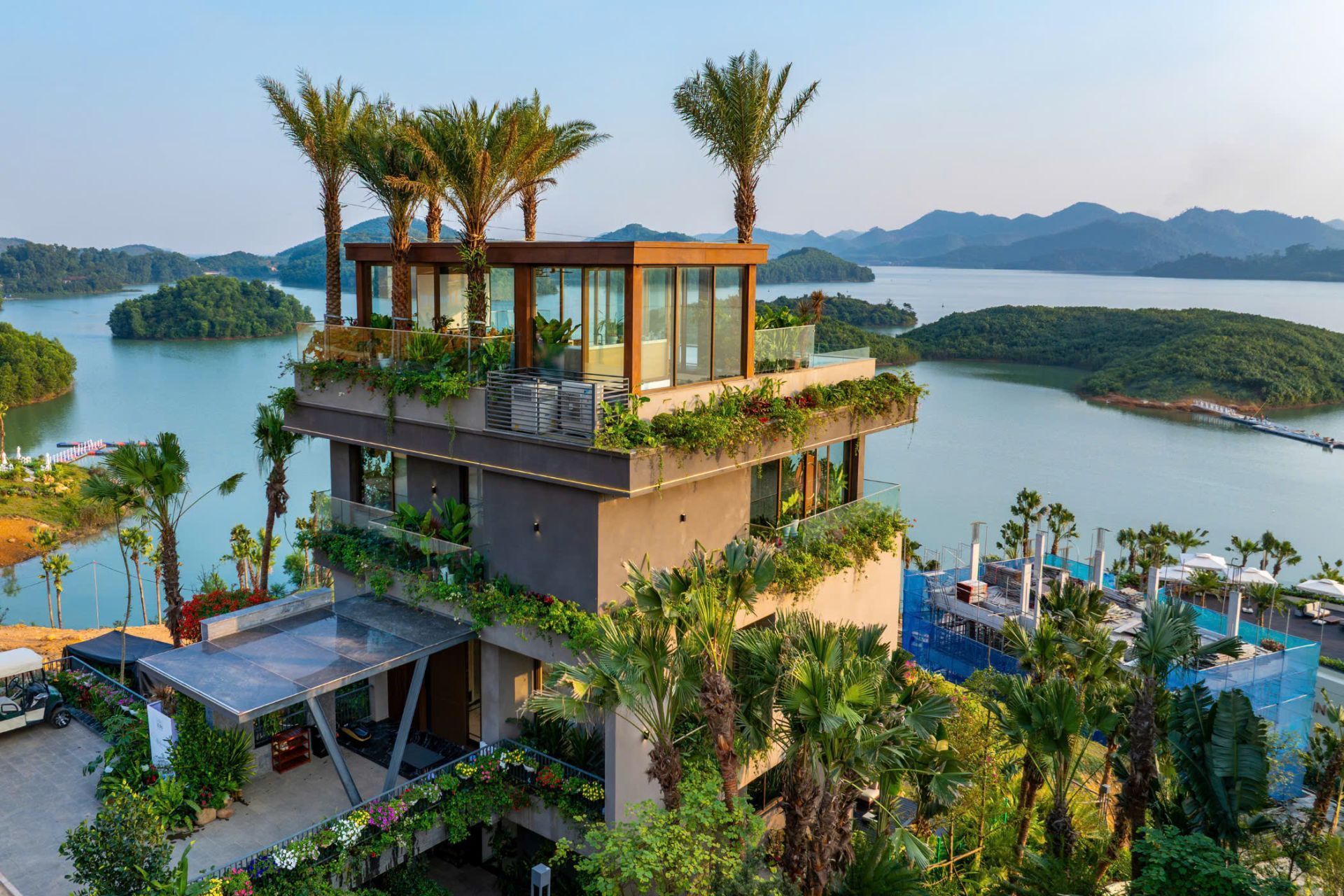 bán nhà liền kề góc 2 mặt thoáng Đông Nam bàn giao bên ngoài 4 tầng Flamingo Forest City Đông Anh