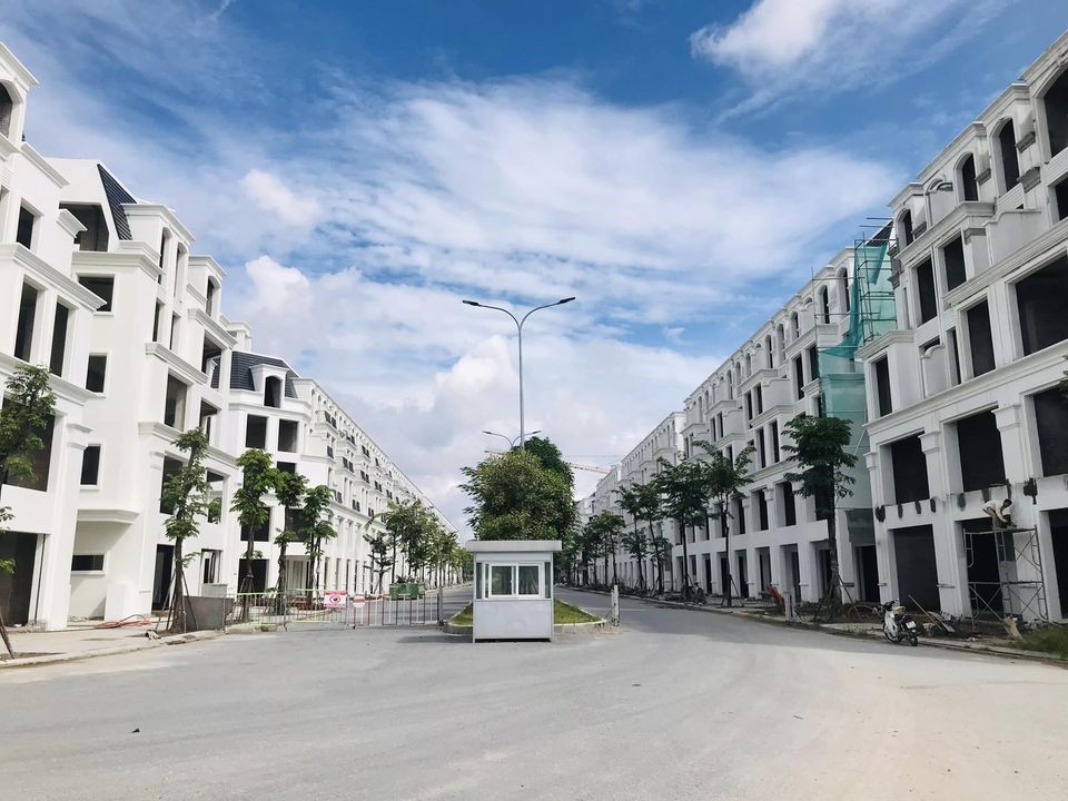Cần bán nhà liền kề hướng Đông Tứ Trạch Thảo Viên Hinode Royal Park, diện tích 90m2 x 5 tầng