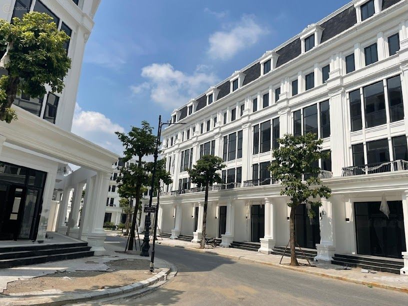 Chính chủ cho thuê thô căn shophouse 108m2 hướng Tây Nam tại KĐT Louis City Đại Mỗ