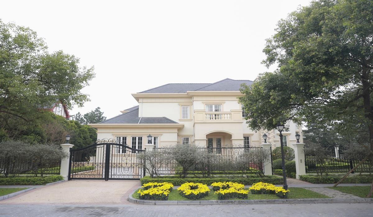 Cần bán biệt thự đơn lập góc hướng Tây có hồ bơi hoàn thiện cao cấp Rose Valley Mê Linh giá tốt