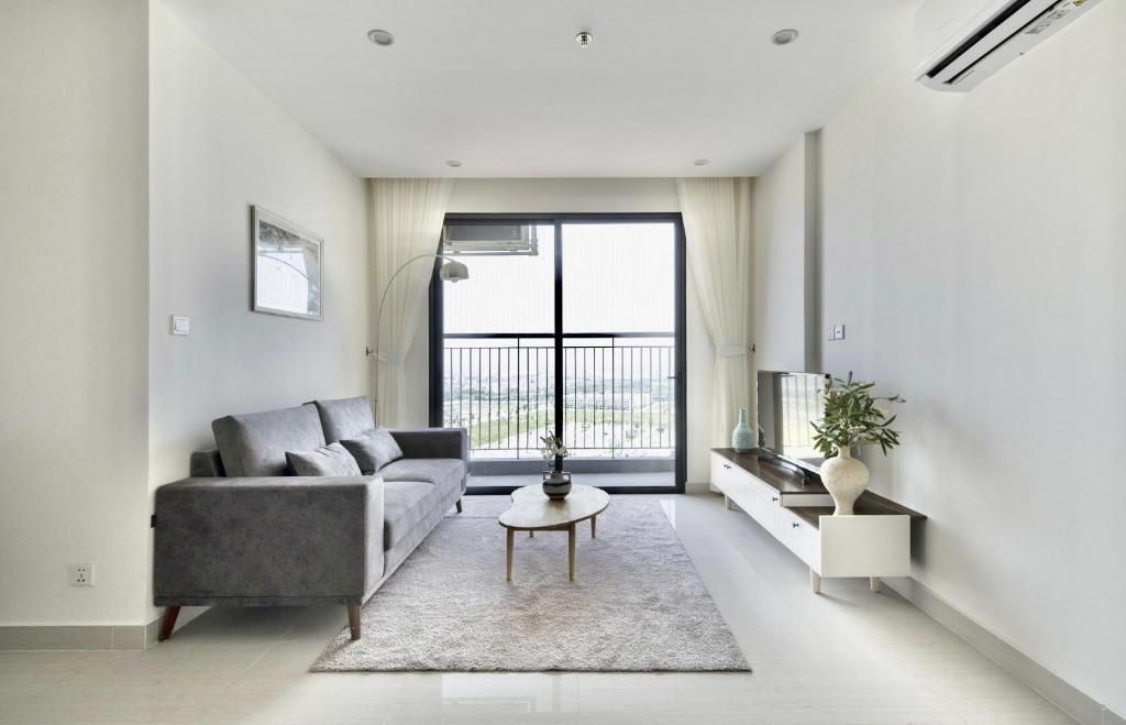 Cần thuê căn góc 3 phòng ngủ đầy đủ nội thất, hướng Tây Nam Louis City Hoàng Mai ban công view hồ