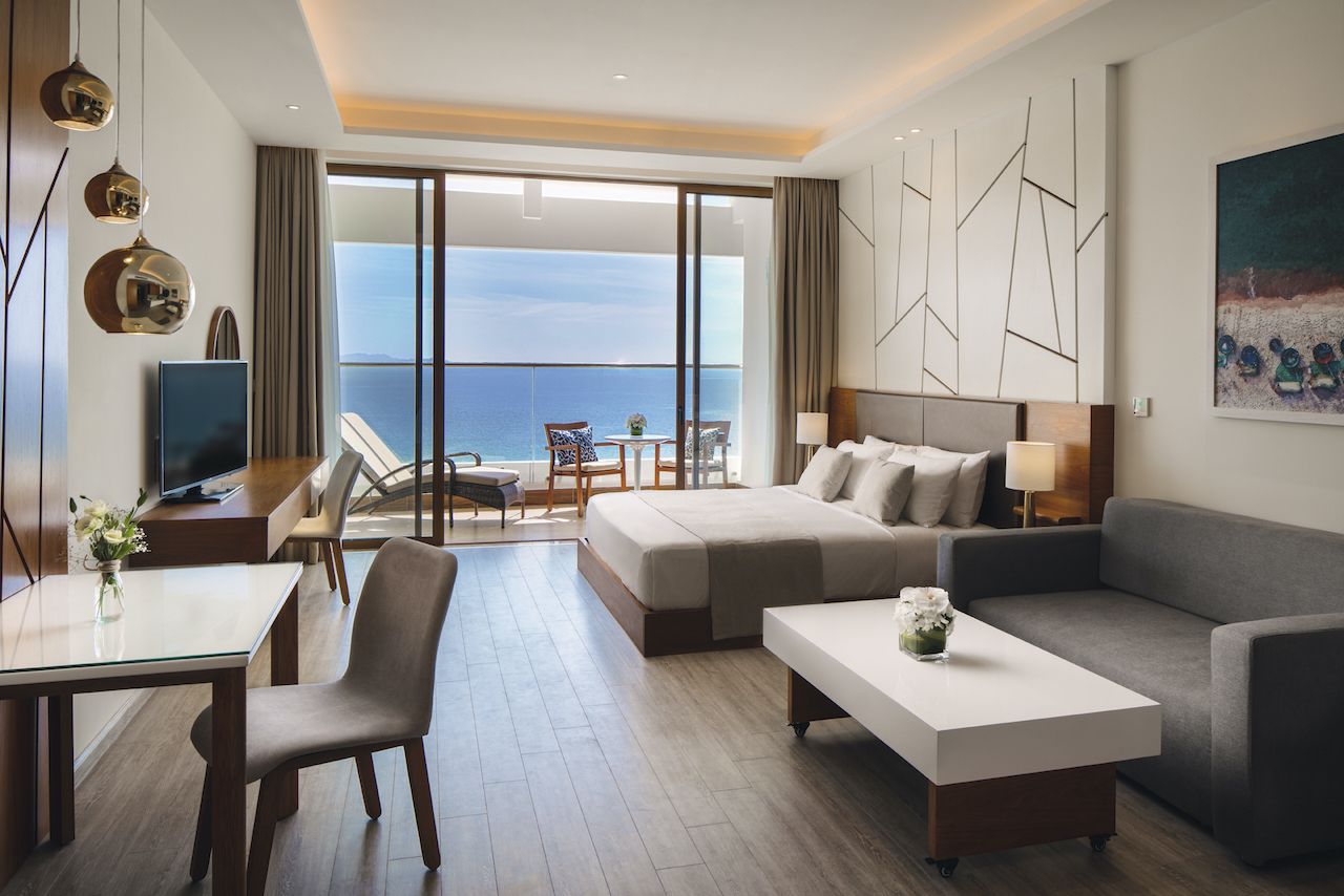Mua chung cư 2 ngủ ban công chính Đông ban công view biển nội thất cao cấp Imperia Holiday Hạ Long