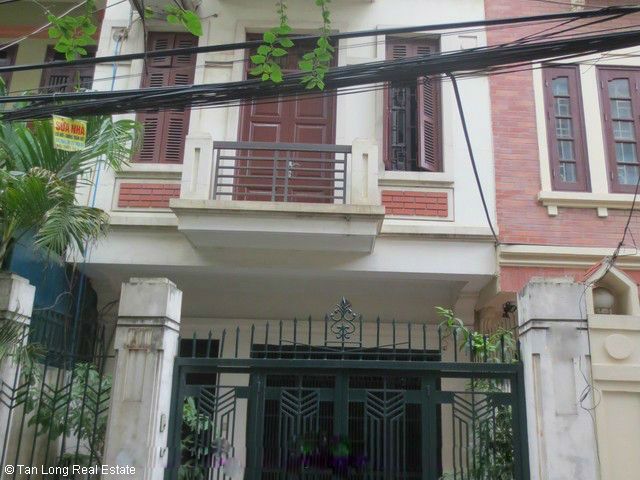 Ngôi nhà 4 tầng với đầy đủ nội thất cho thuê tại Láng Hạ, quận Đống Đa
