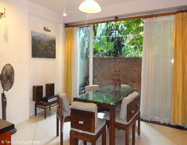 Ngôi nhà đẹp và sang trọng cho thuê tại đường Tây Hồ