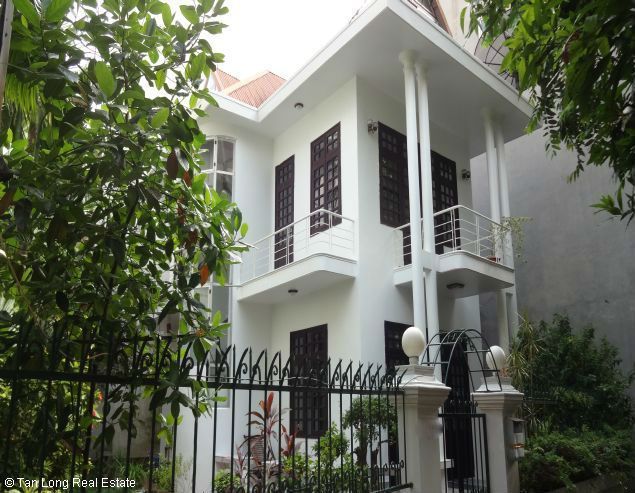 Nhà 230m2, 3 ngủ đẹp cho thuê tại Tô Ngọc Vân, quận Tây Hồ