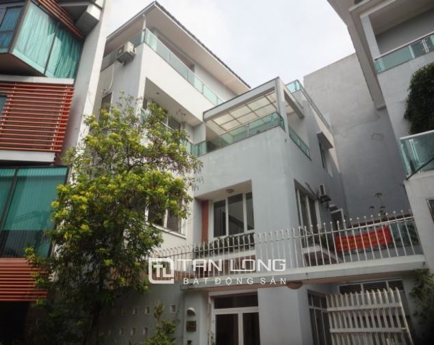 Nhà 4.5 tầng, 2700$ cho thuê tại Đặng Thai Mai, quận Tây Hồ