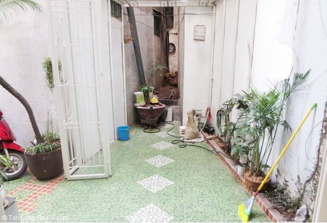 Nhà 5 tầng với 5 phòng ngủ cho thuê gần hồ Ngọc Khánh, quận Ba Đình