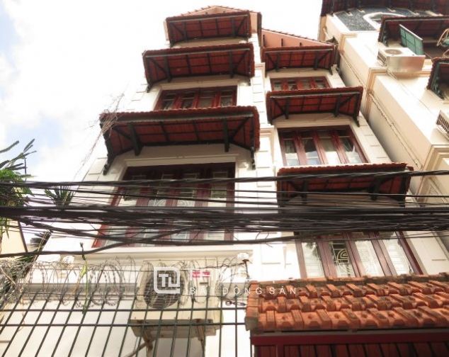 Nhà 80m2, 3 phòng ngủ cho thuê tại Tô Ngọc Vân, quận Tây Hồ