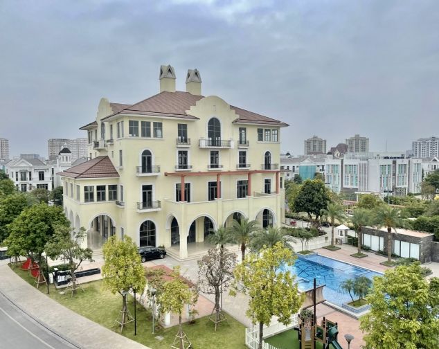 Nhà biệt thự DT 350m2 x 3 tầng, 4 phòng ngủ cho thuê tại Vinhomes The Harmony, Long Biên