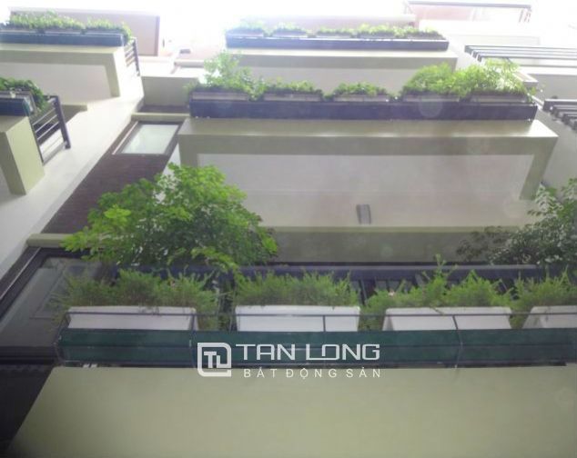 Nhà cho thuê 100m2 x 5 tầng tại Đặng Thai Mai, quận Tây Hồ