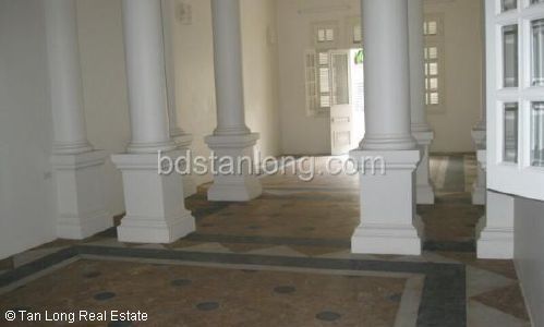 Nhà cho thuê làm văn phòng ở phố Lê Duẩn, Đống Đa.