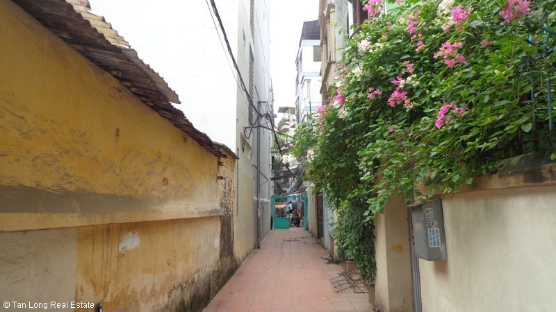 Nhà đủ đồ cho thuê tại phố Đội Cấn, quận Ba Đình, Hà Nội