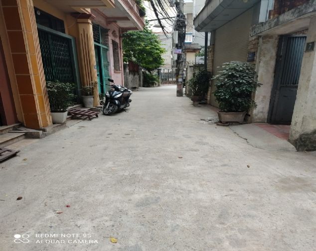 Nhà DT 32m2 x 5 tầng, tại ngõ Xuân La, Tây Hồ