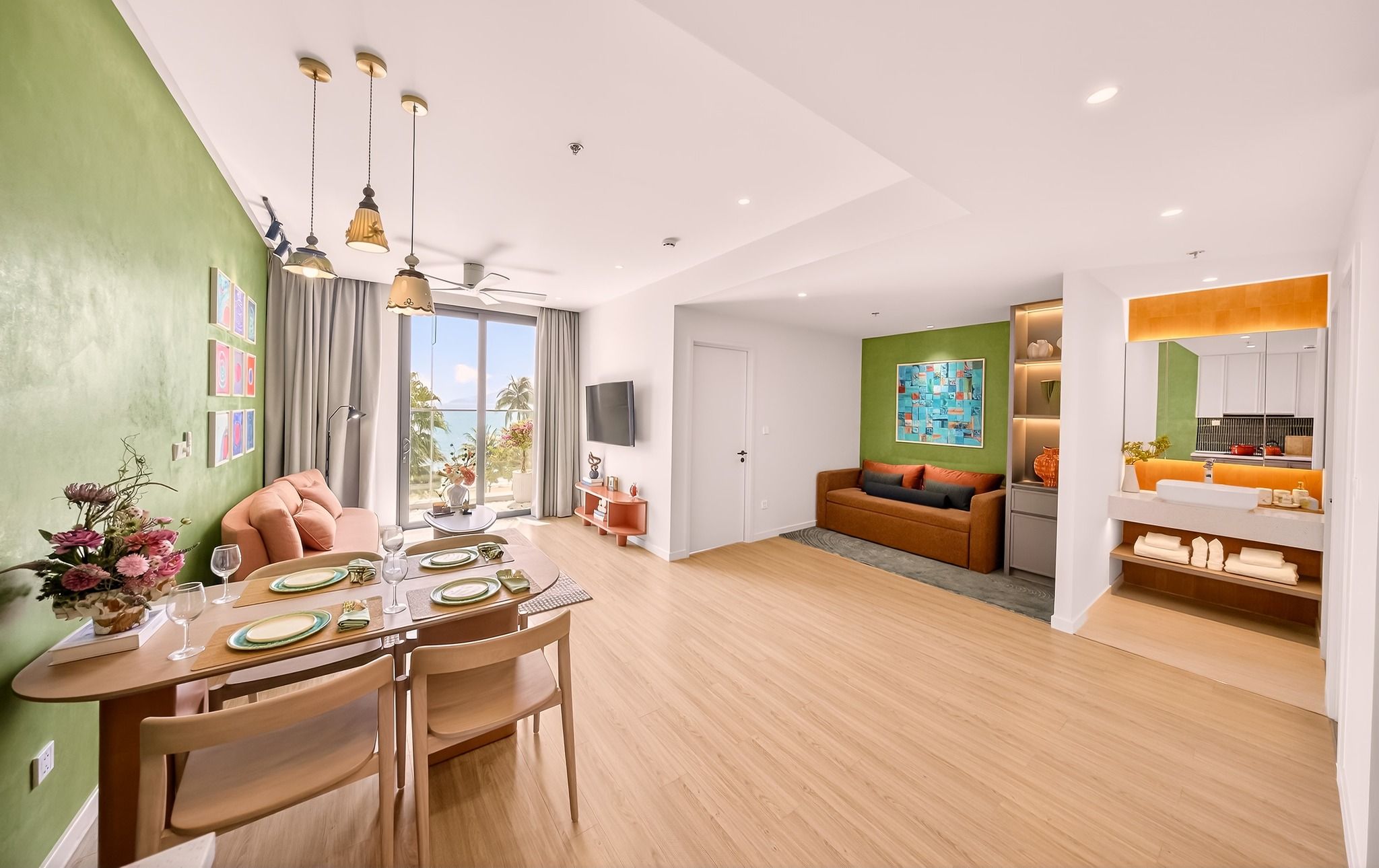 Bán căn 1 ngủ chính Tây - DT: 54m2 ban công nhìn biển - Nội thất cao cấp Charmora City Nha Trang