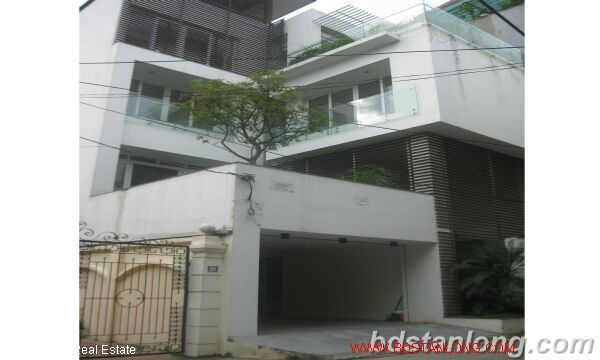 Nhà mới cho thuê tại Tô Ngọc Vân, quận Tây Hồ, Hà Nội