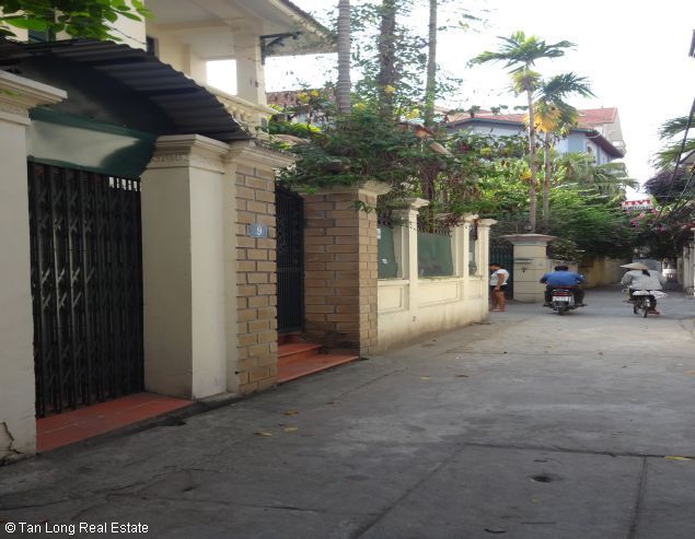 Nhà rộng và đẹp cho thuê tại đường Tô Ngọc Vân, quận Tây Hồ