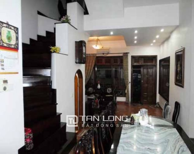 Nhà sổ đỏ chính chủ, hướng Tây Nam bán gấp tại Nghi Tàm, quận Tây Hồ