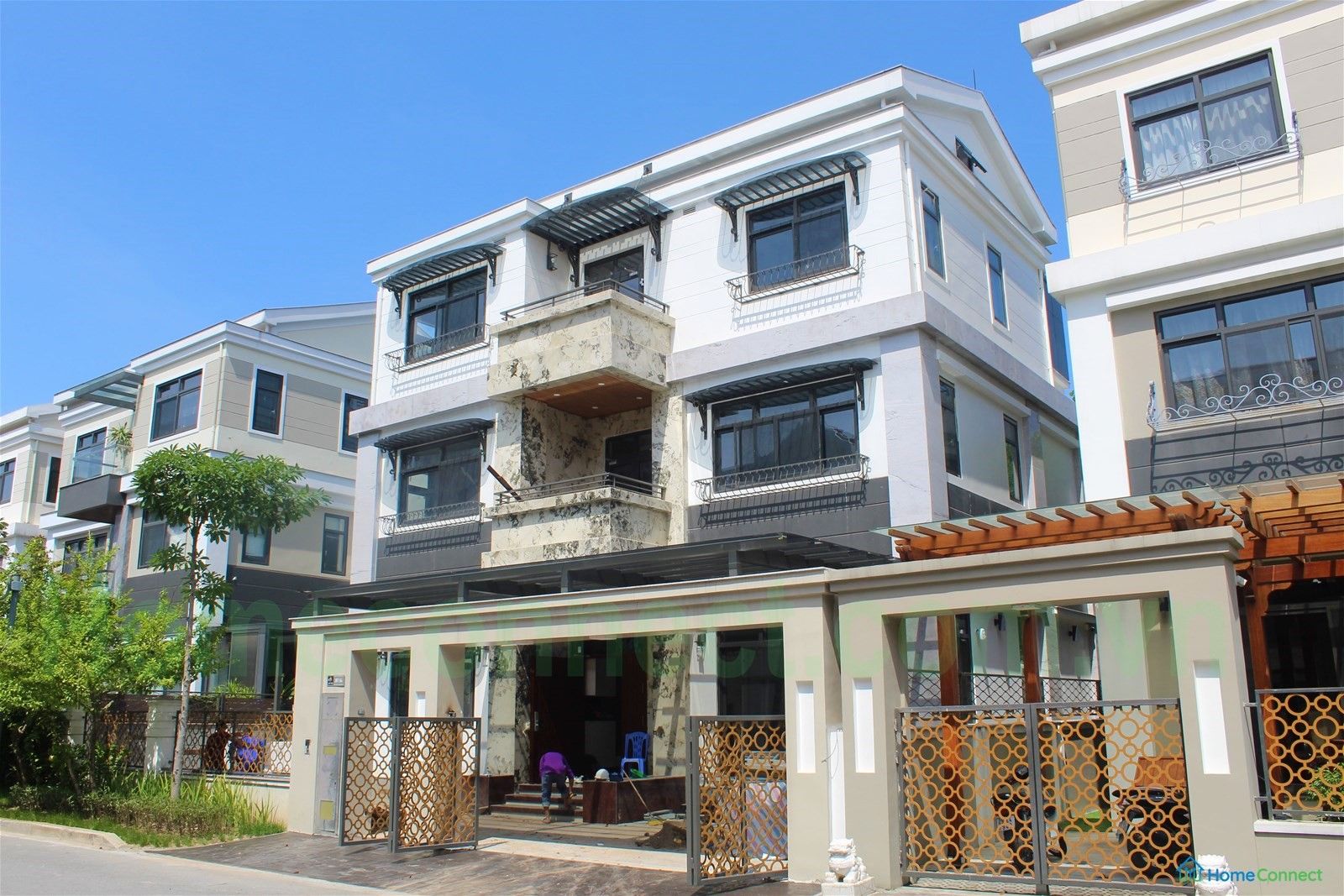 Bán biệt thự 132m2 x 3 tầng hoàn thiện có thang máy tại Starlake