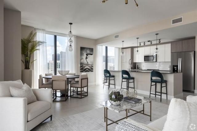 Chính chủ rao bán căn hộ 3PN Vinhomes Cổ Loa, hướng Tây Bắc, view nội khu, giá tốt