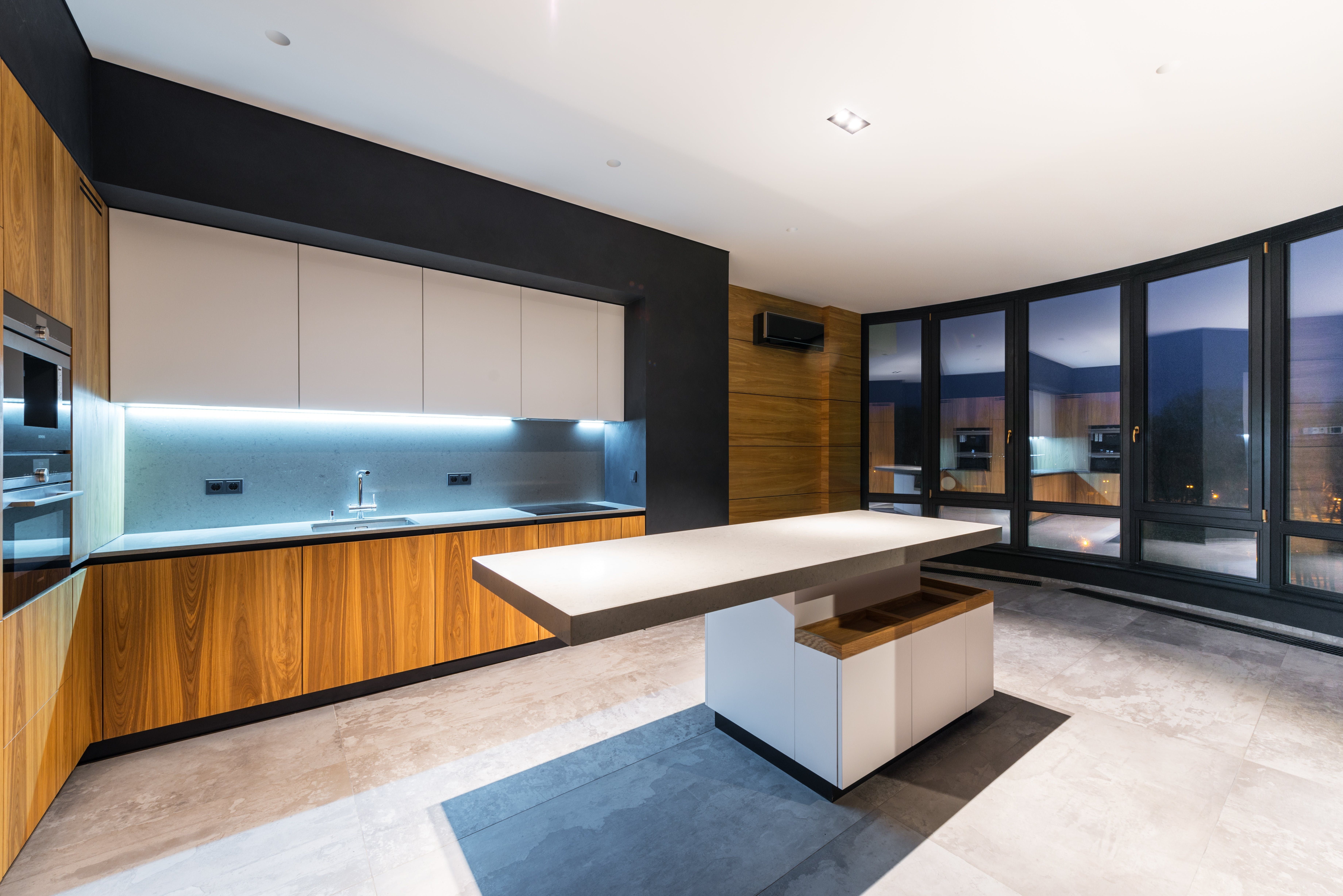 Cần cho thuê căn hộ Skyvillas dự án Sunshine Golden River