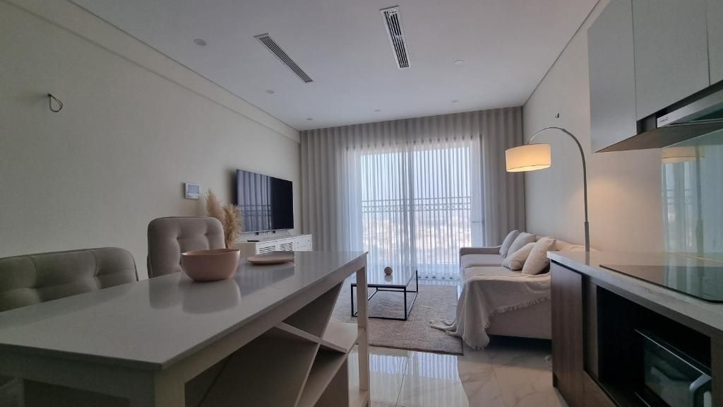 Bán nhanh căn hộ 2 phòng ngủ full đồ diện tích 85m2 view Hồ Tây Eldorado Phú Thượng