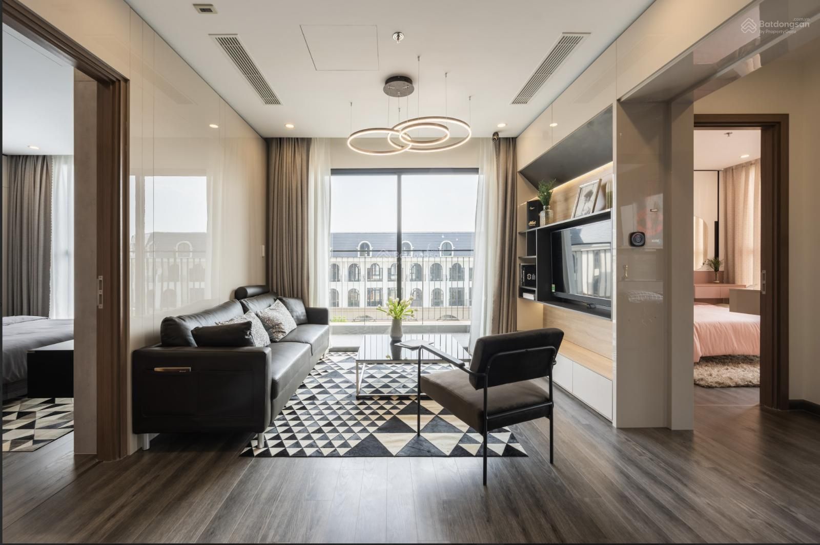 Cho thuê căn 3 phòng ngủ chung cư Louis City chưa đồ, hướng Đông, ban công hướng Nam view đẹp
