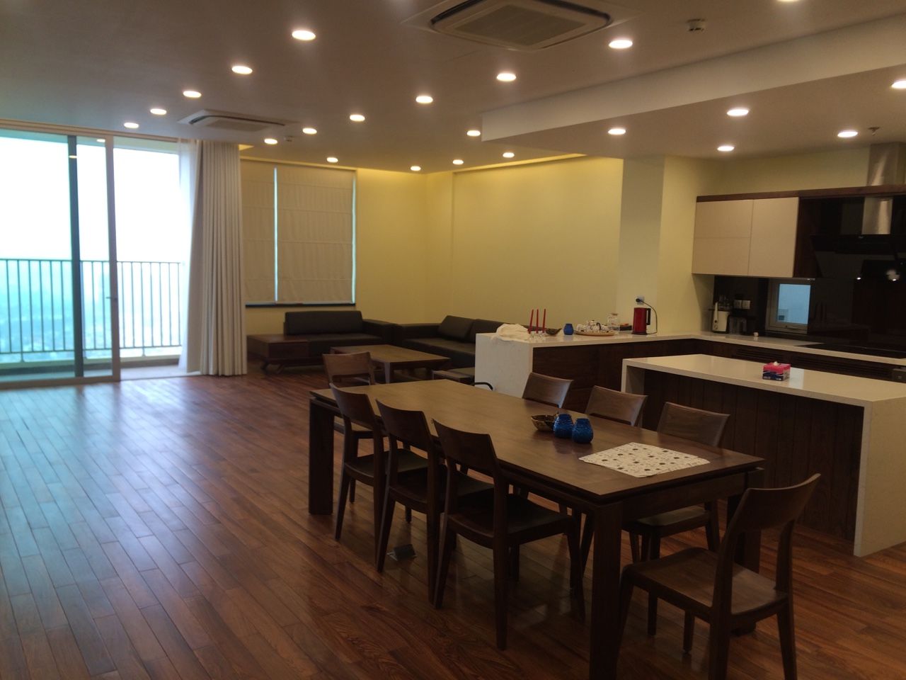 Cho thuê căn hộ 4 phòng ngủ toà R3 dự án Sunshine River Side với giá tốt
